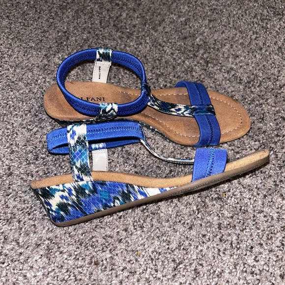 Alfani Blue & White Small Platform Heel Strapy Sandals Women’s Size 5. - Picture 2 of 5